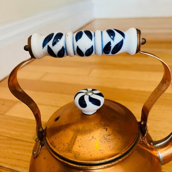 Vintage Copper Teapot w Delft Blue & White Handle & Knob - Picture 6 of 15
